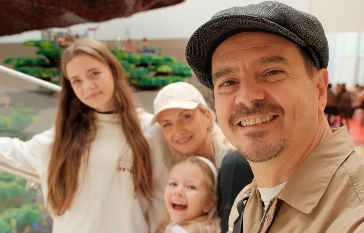 Mihai Petre, alături de familie / Foto: Facebook