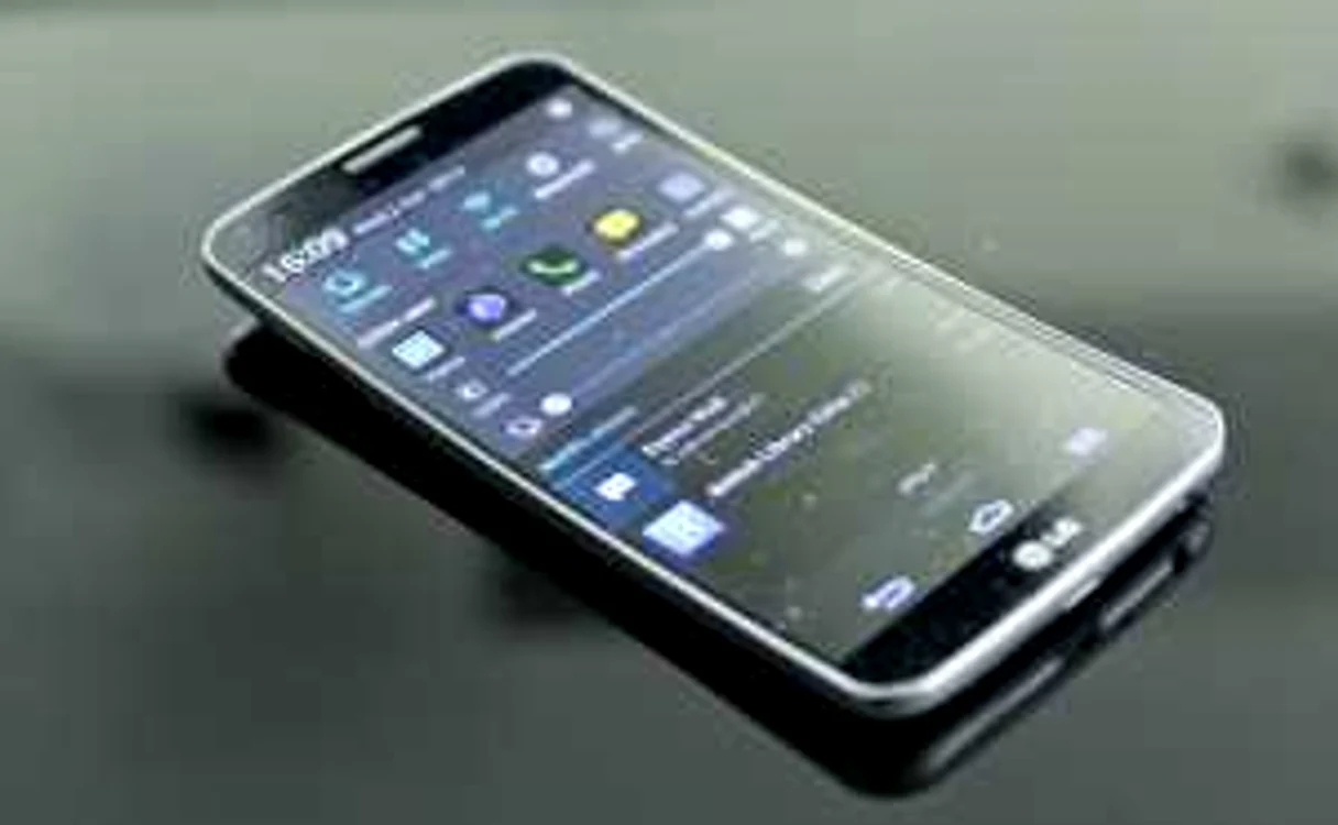 LG G Flex a fost primul telefon curbat de la sud-coreeni. FOTO PhoneArena