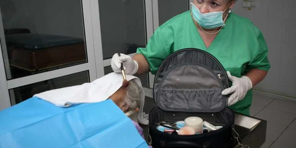 Iolanda Zamfir se ocupă de cosmetizarea cadavrelor de aproximativ trei ani
