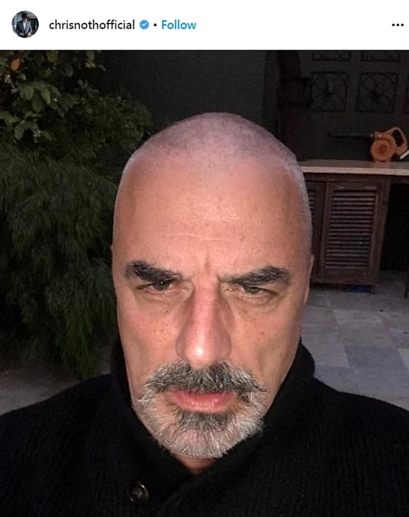 Mr. Big din serialul ”Totul despre Sex” nu a vrut să se tundă așa, dar așa i-a ieșit