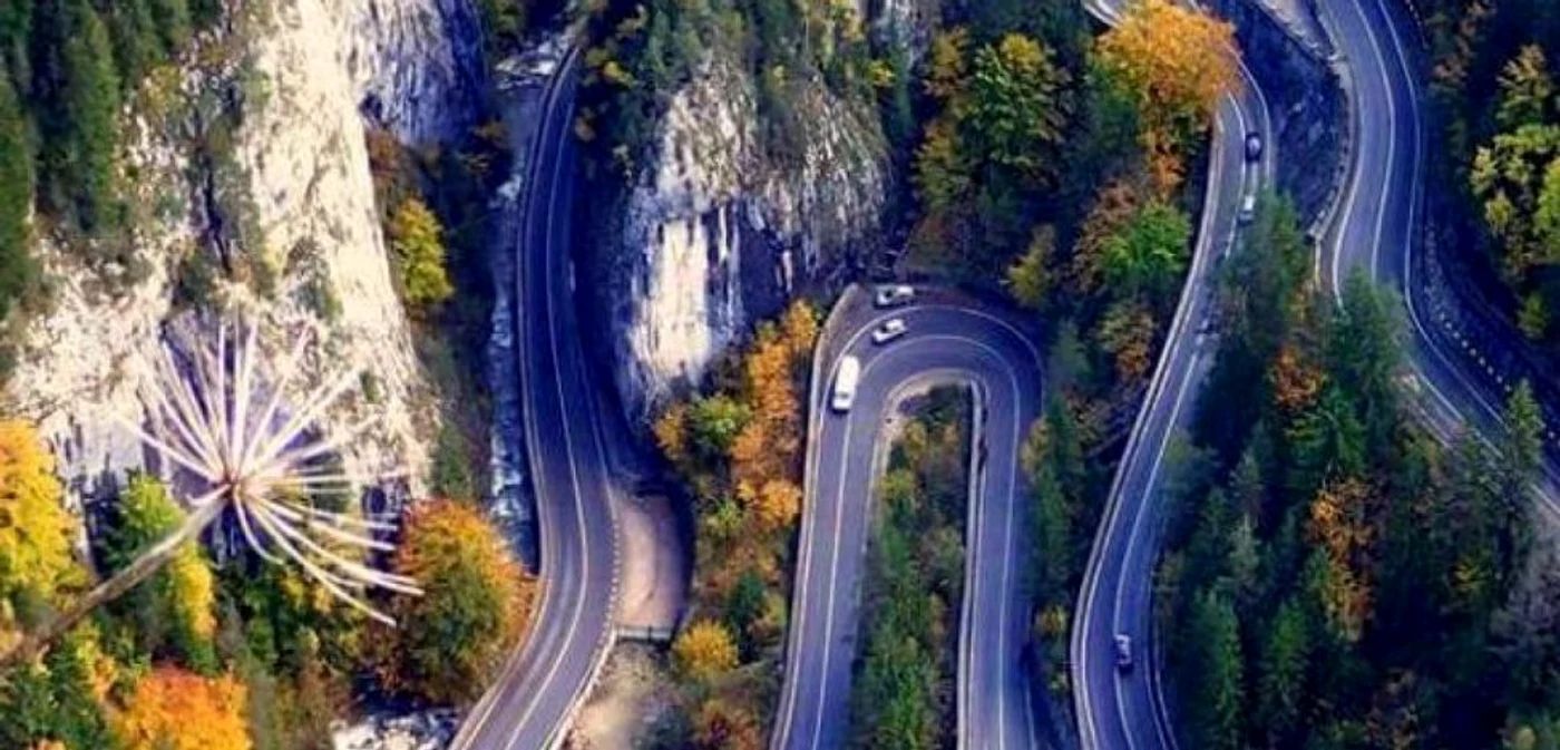 Cheile Bicazului sunt un obiectiv turistic de interes major în România FOTO Pinterest.com