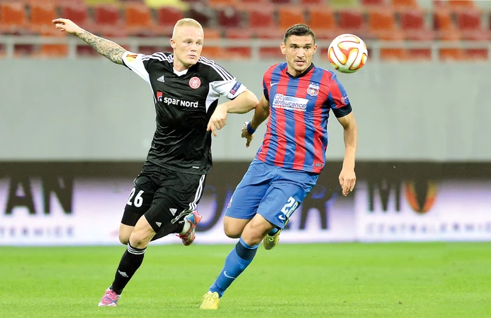 
    Cei doi  au discutat în  plină stradă  