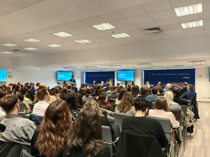 Dezbaterea organizată de SNSPA, la care a fost invitat Pierre Moscovici FOTO Adevărul