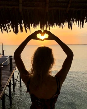 Laura gruia sotia lui Mihai Gruia Africa 1 jpeg