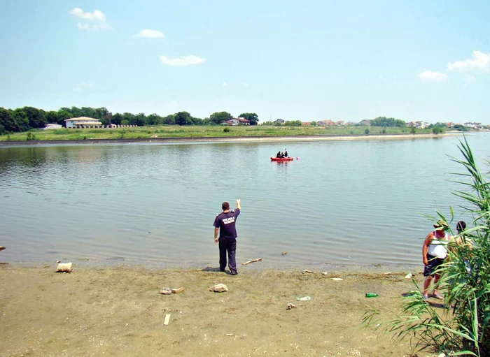 
    În jurul orei 12.00, o simplă distracţie s-a transformat într-o tragedie  