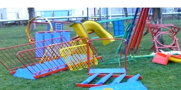 Aparatele de joacă au fost montate în parcurile din Oradea