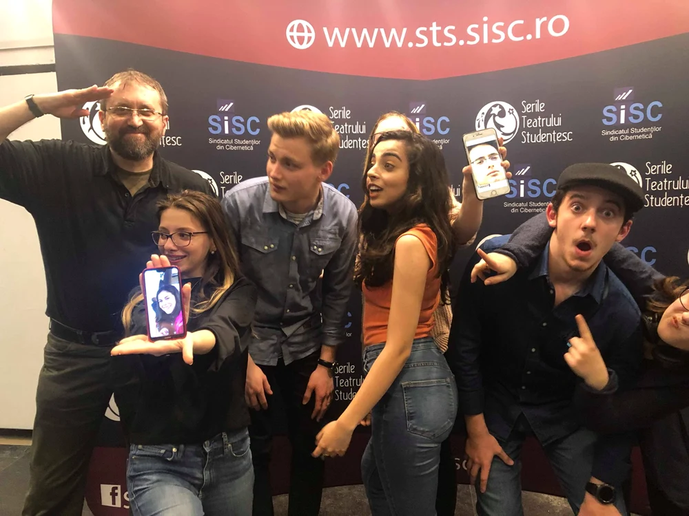 Elevii săi fac multe lucruri care nu se fac în mod obișnuit într-o școală FOTO arhiva personală