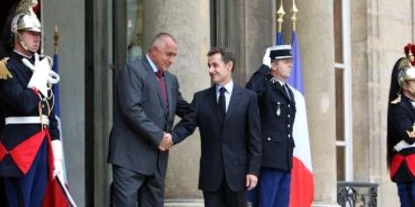 Trei subofiţeri ai Gărzii Republicane, care-l păzesc pe Sarkozy, au râie!