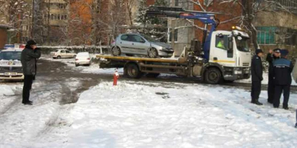 Maşina furată a fost găsită de poliţişti după câteva ore