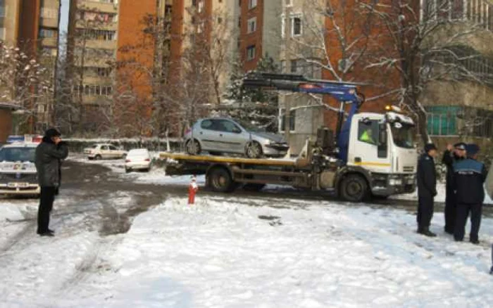 Maşina furată a fost găsită de poliţişti după câteva ore