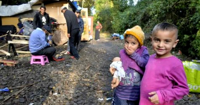 Copii din tabăra improvizată din Bruxelles
