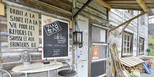 Mia o fetiţă de opt ani răpită de un  grup extremist din casa bunicilor ei a fost găsită împreună cu mama ei într-o fabrică abandonată din Elveţia FOTO EPA-EFE