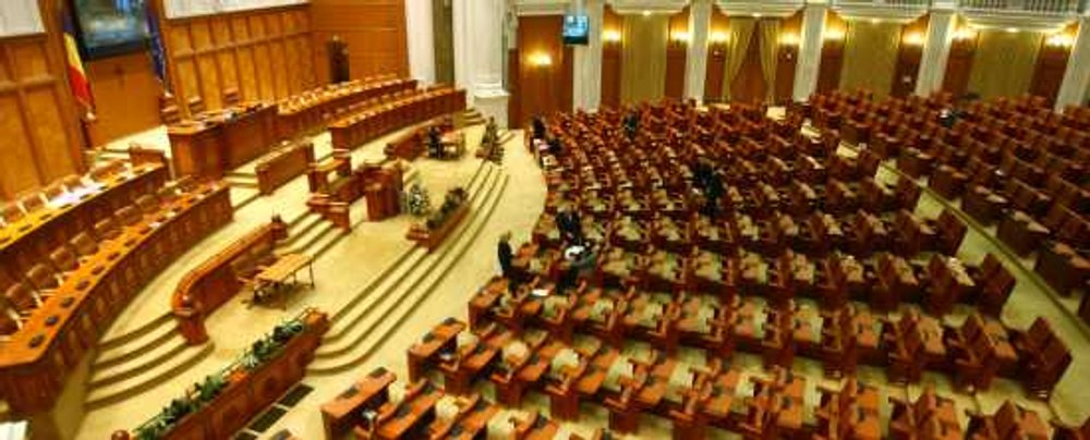 Scandalul continuă în Parlament. USR şi PNL boicotează activitatea Camerei Deputaţilor. „Noi nu vom gira această mizerie, acest abuz”