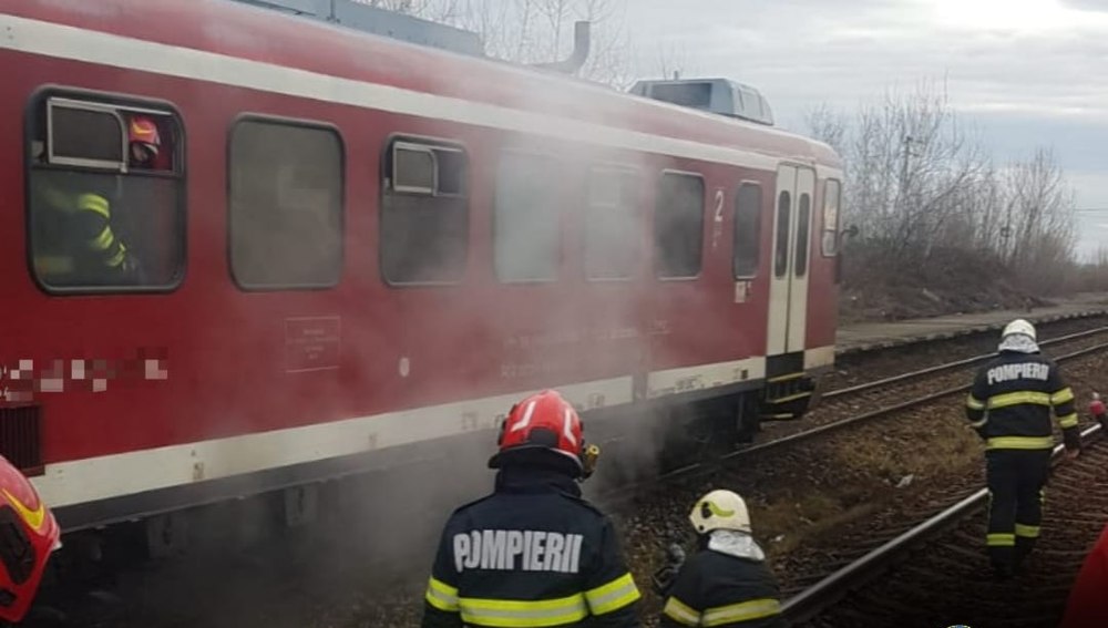 Incendiu la locomotiva unui tren în stația Buftea. Circulația trenurilor, afectată pe ruta Periș–Chitila