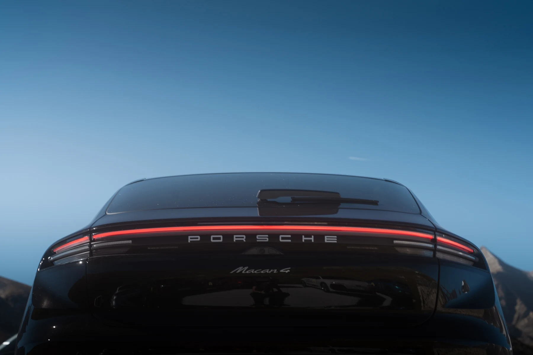 Un refugiat ucrainean, prins cu Porsche-ul ascuns: trebuie să returneze ajutoare de 72.000 de euro