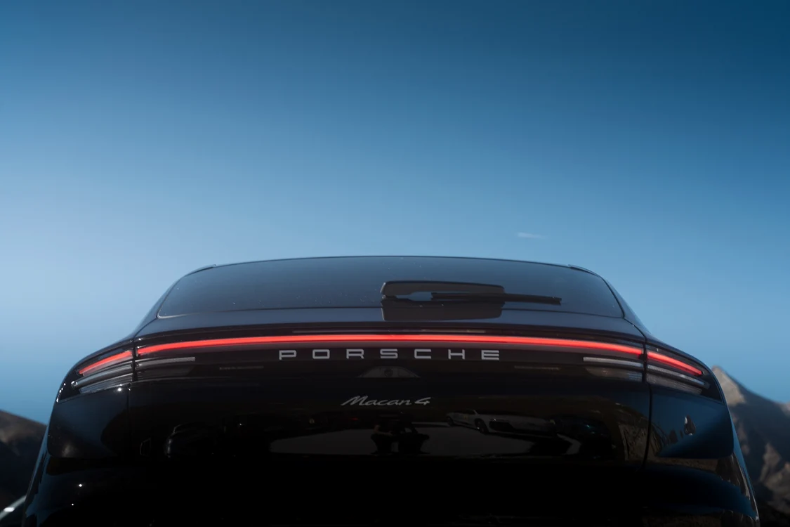 Porsche taie încă 5.000 de locuri de muncă până în 2035. FOTO: Eurocharge