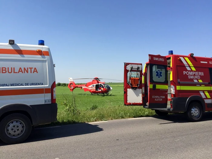 Un elicopter SMURD a fost chemat la locul accidentului. FOTO Adevărul