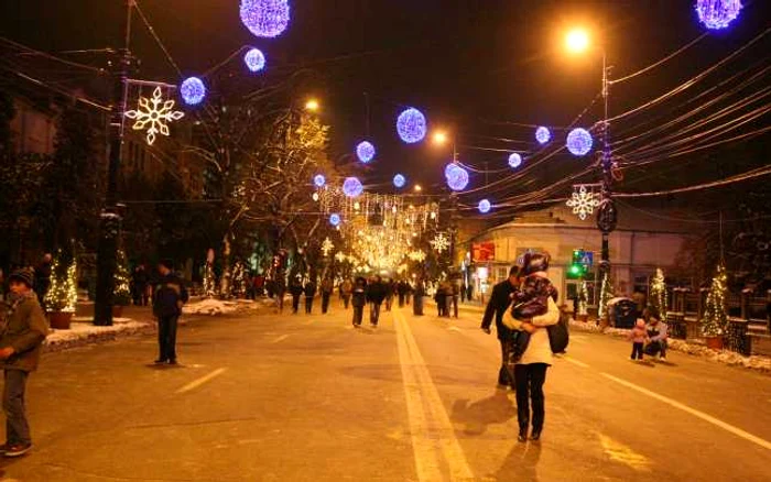 Bulevardul Ştefan cel Mare, în spectacol de lumini