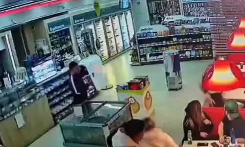 Fiul viceprimarului din Șelimbăr, acuzat de agresiune mp4 thumbnail png