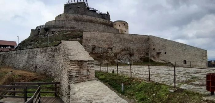 cetatea devei si dealul cetatii foto daniel guta adevarul