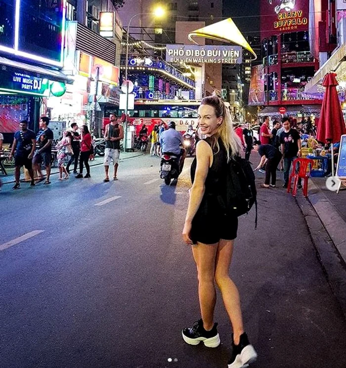 Sandra Izbașa, pe străzile din Vietnam