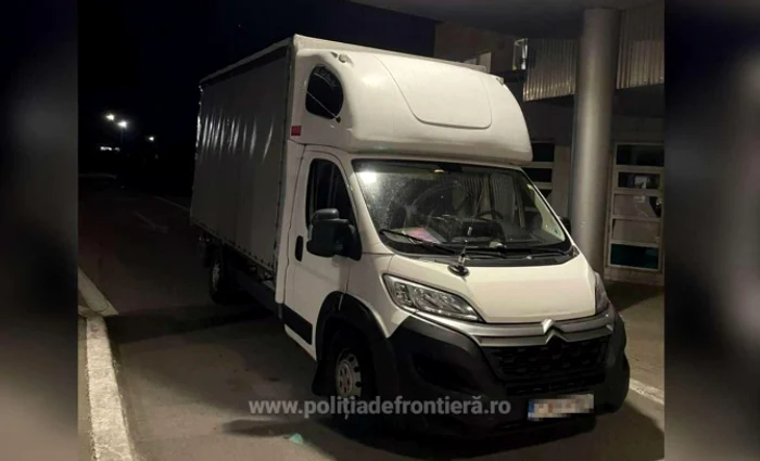 Autoutilitara a fost indisponibilizată de polițiștii de frontieră FOTO Poliția de Frontieră