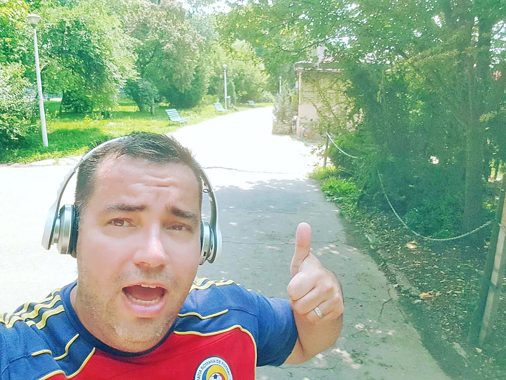 Aleargă zilnic în parc