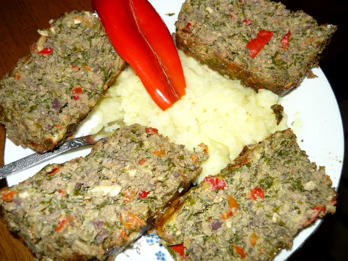 
    Drob cu ardei copţi şi ciuperci  