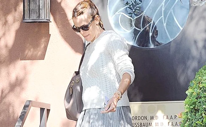 Actriţa pare însărcinată în patru luniFoto Wenn