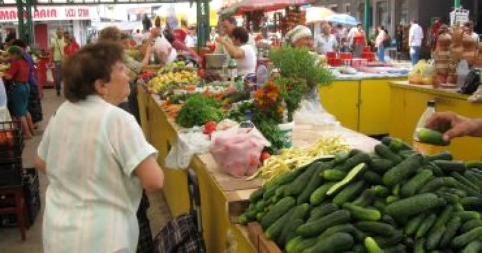 Târgu-Jiu: Gorjencele îşi pregătesc cămările pentru iarnă