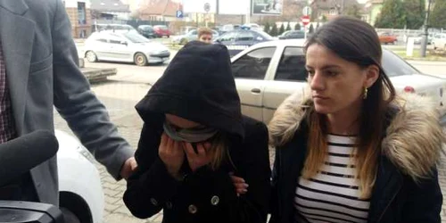 femeie retinere alba