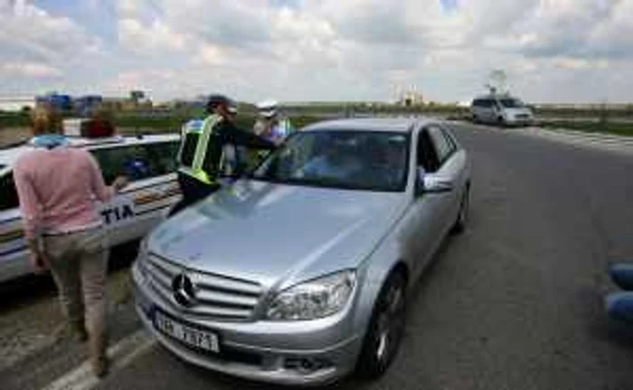 Poliţia Rutieră a sancţionat sute şoferi numai aseară