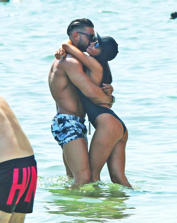 Cei doi s-au încins şi la propriu, şi la figurat. S-au răcorit în apă