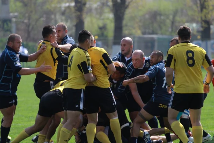 La meciul CSM București - RCM Timișoara s-au produs trei încăierări ale rugbyștilor * Foto: Marian Burlacu