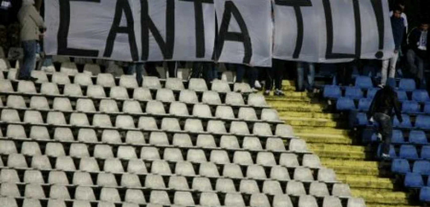 Craiova: Suporterii olteni continuă războiul cu Mititelu