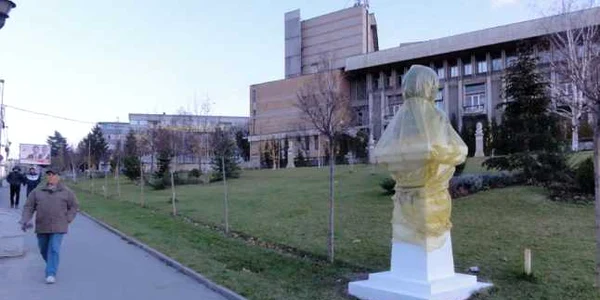 Nicolae Titulescu bust