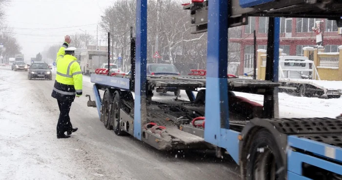 Mai mulţi conducători auto au fost prinşi pe picior greşit de către poliţiştii olteni... (Foto: Mugurel Manea)