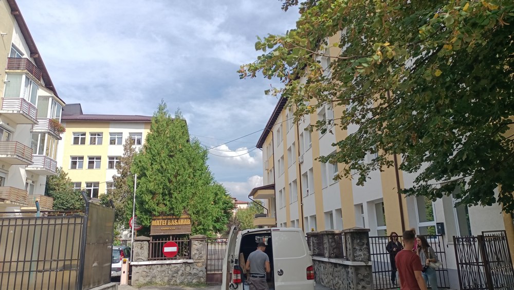 Reacția conducerii școlii în care doi elevi sunt acuzați de corupere sexuală de minori: „Se exagerează” VIDEO