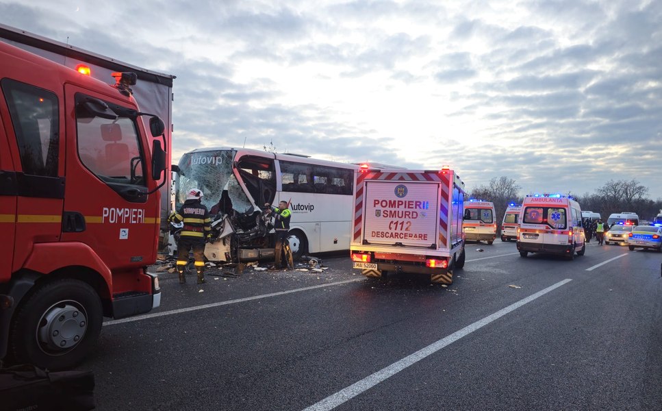 Autocar cu 32 de persoane, implicat într-un accident, în Ialomița. Șapte victime au fost transportate la spital