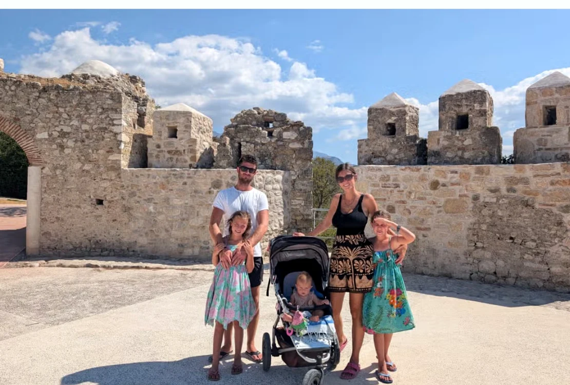 Stephanie și Rory împreună cu cei trei copii ai lor Foto: Stephanie Harper