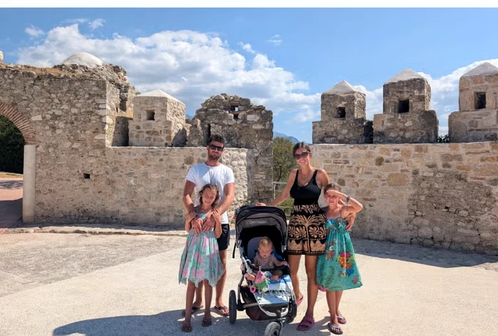 Stephanie și Rory împreună cu cei trei copii ai lor Foto: Stephanie Harper