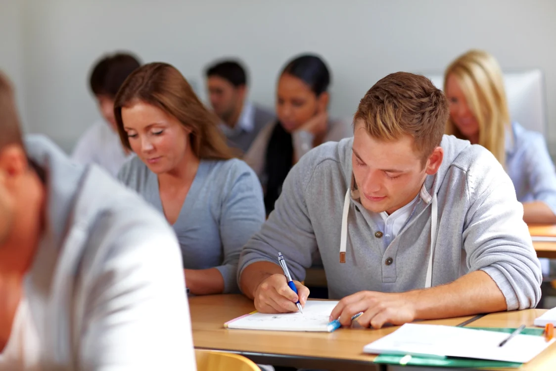 Studenţii vor avea şi şapte specialităţi noi la care vor putea aplica FOTO:shutterstock