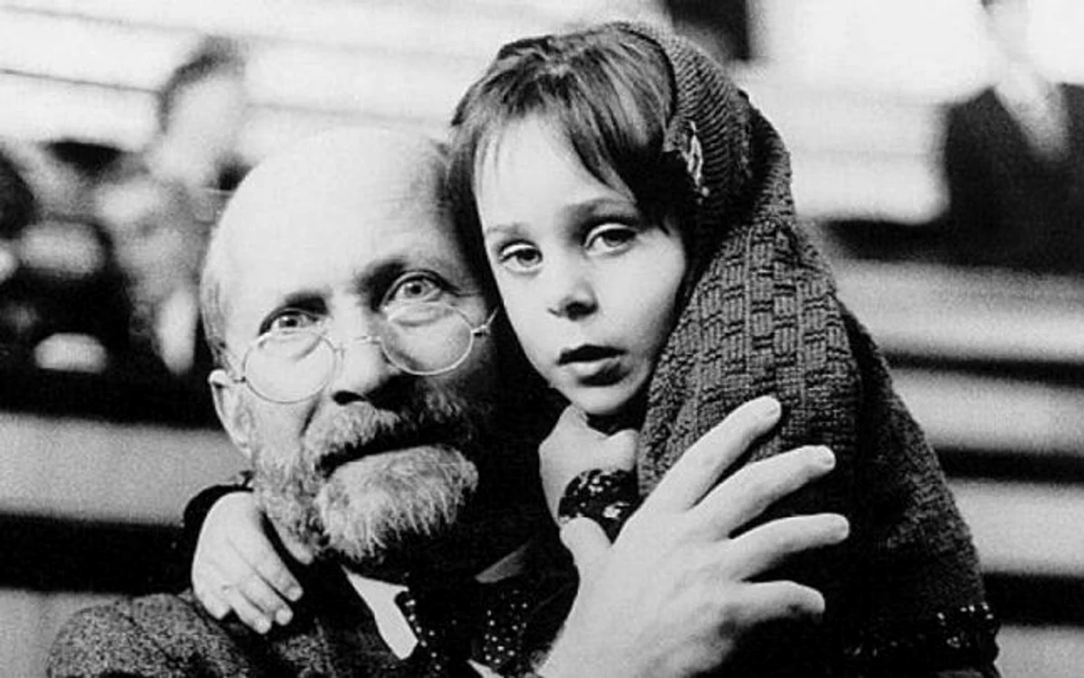 Janusz Korczak a murit alături de copiii orfani
