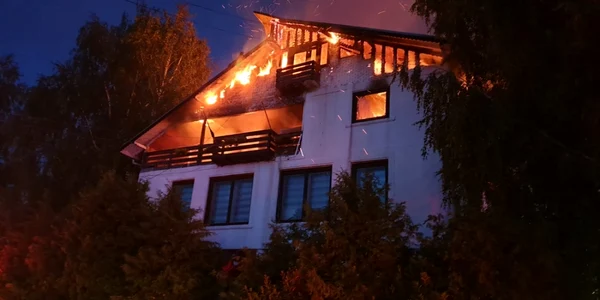 incendiu fabrica mobila prahova