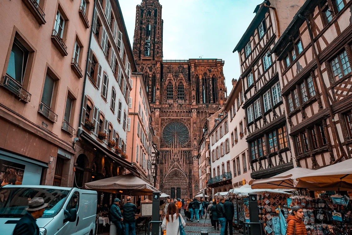 Catedrala din Strasbourg este considerată mult mai spectaculoasă decât Notre-Dame. Foto: Pixabay