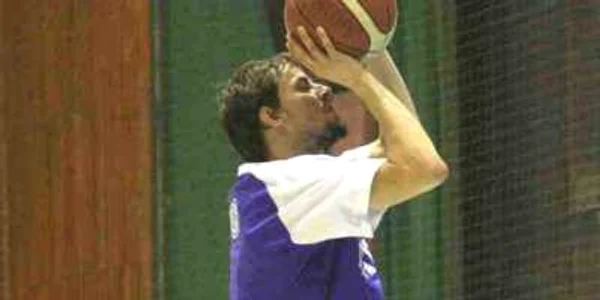 Uros Velickovic, un excelent aruncator de la distanta