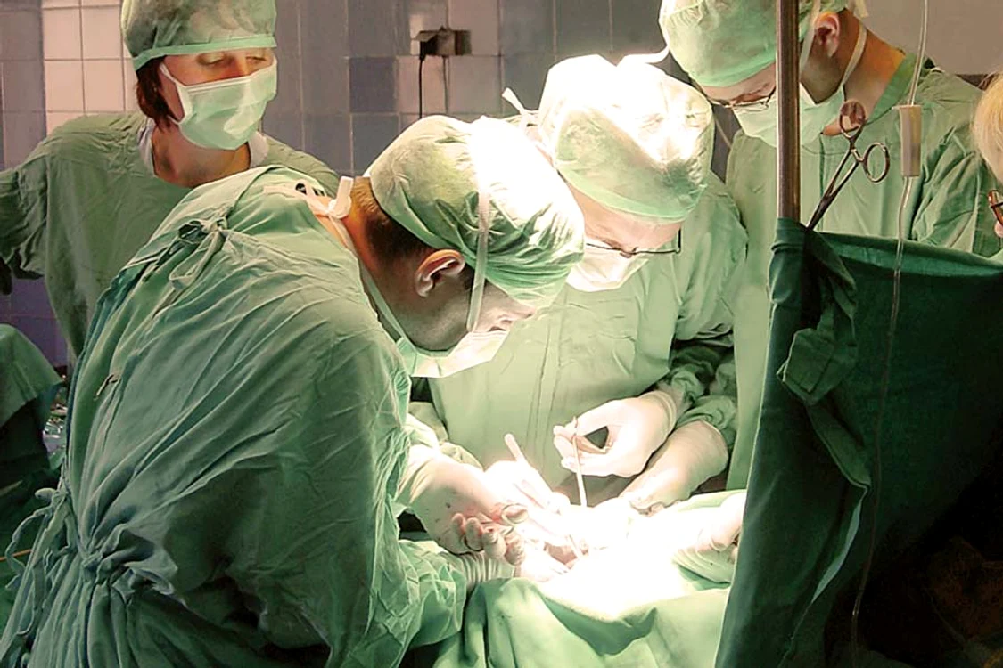 
    Medicul trebuia să  efectueze astăzi operaţia  pentru care a cerut mită  