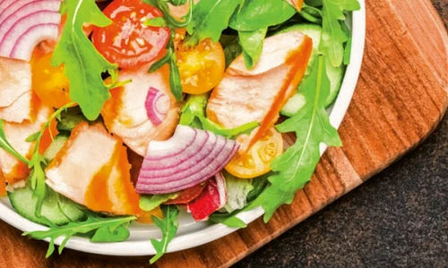 salata cu ton si legume proaaspete jpg