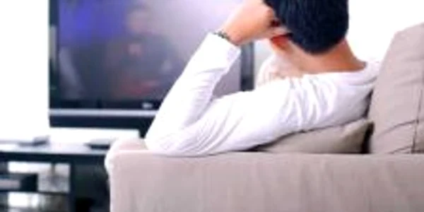 83% dintre români se informează de la posturile de televiziune