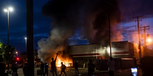 Violenţe la Minneapolis FOTO AFP